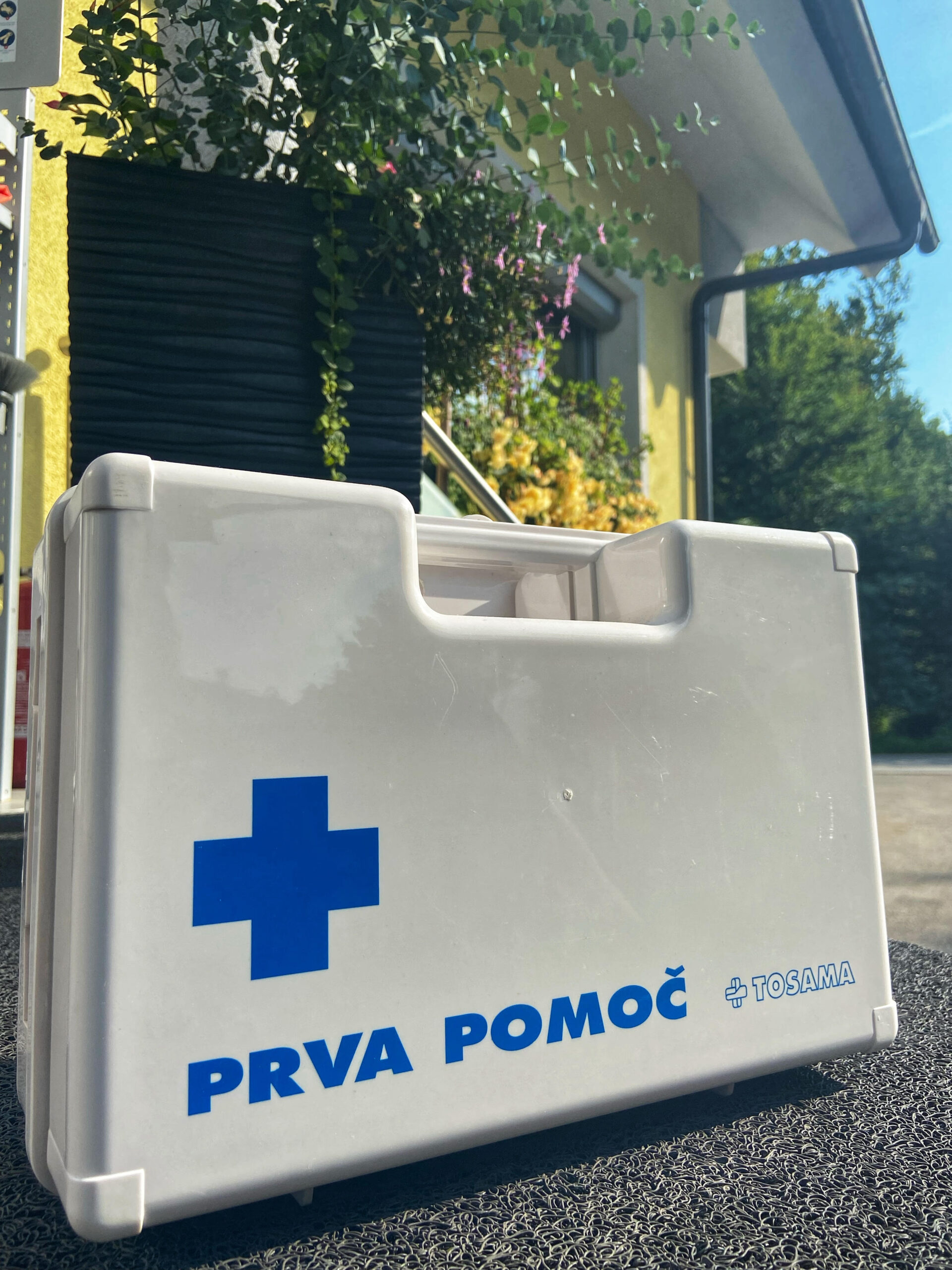 Kako pomagati ob poletnih tegobah: alergiji na sonce, opeklinah, driski ...